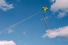 他把风筝放到了4800米的高空！图片