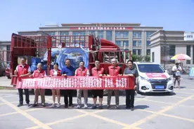同舟共济 奉献爱心——河南省文联、河南省文艺志愿者协会驰援新乡市小店镇 捐赠救灾物资 助力家园重建图片