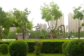 哈尔滨市区内，仅有的几座，值得专程去游玩的公园之一。体育公园图片