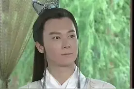 曾是反派专业户，因出演《龙游天下》走红，今48岁未婚有4个孩子图片