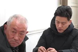 银川那个给低智老人买拉面的小伙有多帅？视频看看这就是人帅心善的典型图片