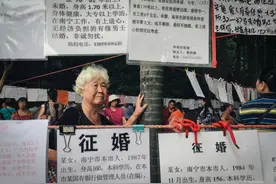 南宁人民公园相亲角火热，曾有5000人参加图片