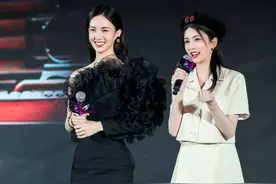 白鹿好精致，身穿杏色套装搭配贝雷帽，青春俏皮又不乏时尚感图片