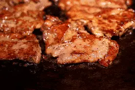 恶心！广西150300斤走私肉被查！可能有你常吃的！图片