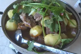 恩施高山腊肉炖小土豆图片