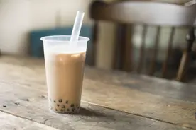 蜜雪冰城喝时开心，但喝多脸真的可以不用要了图片