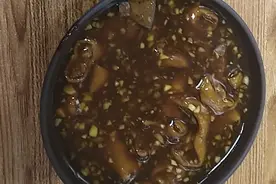 老北京早餐黄金组合，炒肝加醋配肉包子，二两黄金都不换图片