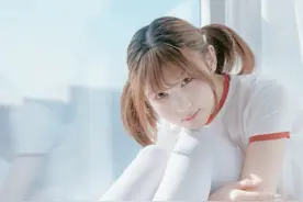 体操美女像花一样美丽的她，给人诗意的感觉，盛开在清风里图片