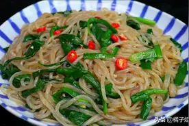 红薯粉条这样做太好吃了，加一把韭菜，天天吃都不腻，比肉还过瘾图片