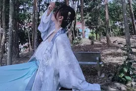 探访义乌高校“网红班”：别人晚自习看书，她们直播2小时图片