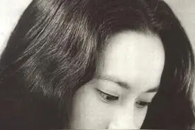 丁佩：李小龙猝死在她床上，吸毒还精神分裂却成功嫁向华强！图片