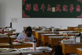 “减负”进行时：超四成小学生家庭作业超国家规定时长图片