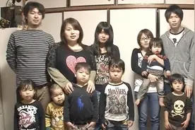 这就是日本家庭的真实现象，男子才28岁就当外公，太离谱！纪录片图片