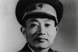 这位八路军将领被俘后，他机智隐藏身份，刘邓：不惜一切代价救他图片