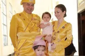 马来西亚9岁小公主，穿金钿华服嘟嘴卖萌，大摆“臭脸”也太萌了图片