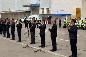 白衣执甲今朝凯旋   铁骑为盾全程护航——龙城铁骑以最高礼遇迎接援鄂医疗队平安凯旋图片