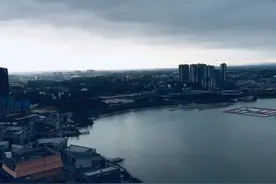 钦州白石湖乌云压顶，就要落大雨！图片