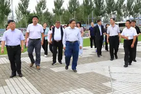 自治区籍全国人大代表到乌兰浩特市调研图片