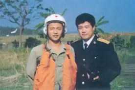 王伟南海坠机，当时另外一名飞行员在干吗，事后又去了哪？图片