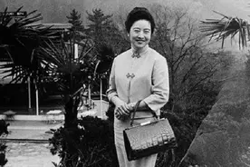 豪门千金任芷芬：前半生享尽荣华富贵，后半生却沦落街头卖油条图片