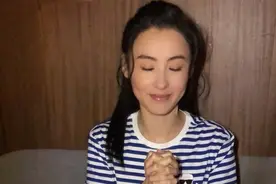 张柏芝庆41岁生日，皮肤超细嫩，还喝酒助兴，邓萃雯喝到脸通红图片