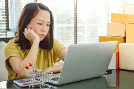 经常托腮、咬唇、咬笔的人快改过来！医生揭让牙齿变歪的五个因素图片