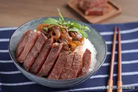 超好吃的牛肉丼在家也能做——东京牛肉丼「孔老师教做菜」图片