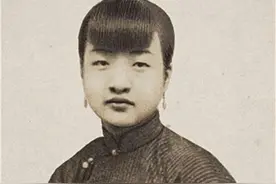 盛爱颐：她苦等初恋七年无果，再相见时，他手携美妻，她择人另嫁图片