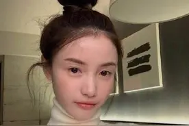 《青春有你2》学员和导师素颜照，虞书欣皮肤完美，蔡徐坤超多痘图片