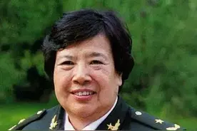 邵华：姐姐刘思齐的跟屁虫，被岸青的歌声打动，毛主席主动牵线图片
