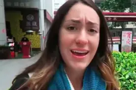英国富婆来中国探亲，看到女儿的生活，怒斥：被英国媒体骗了图片