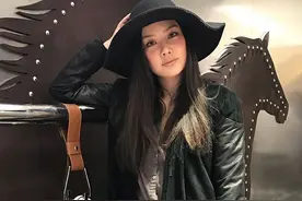 乐基儿越发丰满，小黑裤穿成无痕裤好粗壮，大圆脸显年龄感太真实图片
