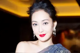 孟广美53岁照样美出圈，傲人身材穿斜肩连衣裙，驾驭起来没压力图片