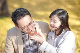 46岁女人当保姆5年，拒绝三任雇主求婚：只谈钱，不谈感情图片