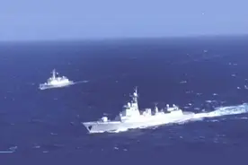 中国海军西宁舰、烟台舰赴黄海进行实弹实兵演练图片
