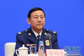 消防指战员在完成应急救援任务中涌现出一大批英雄模范图片