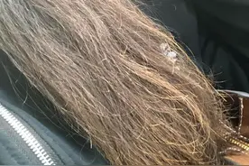 头发洗几次最好？女生别太懒，做到这4点，发质柔顺又有光泽感图片
