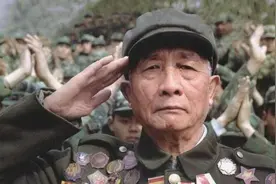 特级战斗英雄张国福，隐姓埋名40年，晚年借钱看病身份被曝光图片