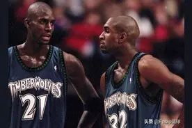 不作死就不会死，舔狗式的大合同不签，最后只能签底薪的NBA球星图片