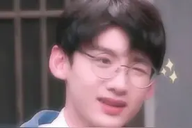 小伙白敬亭太宝藏！分身术拉踩自己，几对cp正宫狐狸精切换可还行图片