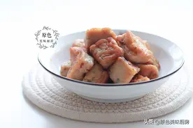 假期第一餐在家自制鱼豆腐，选对鱼肉和调料，口感鲜香很下饭图片