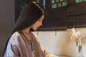 佛媛火了，佛前炫富、抄经逛庙，披着袈裟的狐狸：欲壑难填图片