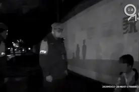 杭州一男子冲进足浴店，硬要老板娘洗脚，接下来让人目瞪口呆图片