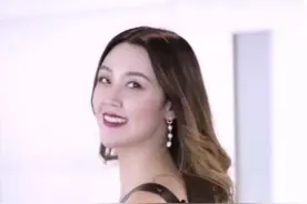 广东炎热的夏天，随拍广州街头，下班美少女，漂亮美丽动人！图片