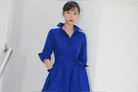 女人不管多少岁，少穿黑白灰！多穿这3种“颜色”，非常显气质图片