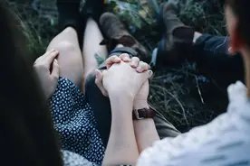 你愿意嫁一个长相很丑，能力却很强的男人吗？听听3个女人怎么说图片