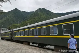 从西安坐着火车深入秦岭，穿越大山南北，沿途小城小镇个个不同图片