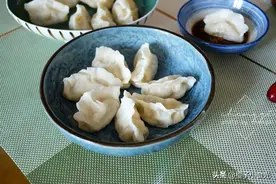 明天入伏吃饺子，韭菜茴香靠边站，就爱这个馅，一咬满嘴汁太鲜了图片