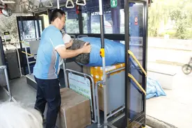 快递坐上公交车，圆通、中通、韵达...都来了图片