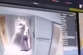 女住客回应“裸男凌晨闯入房间”：他称找不到房门，被投诉两次后还出来敲门图片